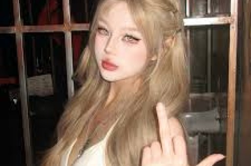 伊能静带假货翻车赚百万遭央视曝光关评装死秦昊也救不了