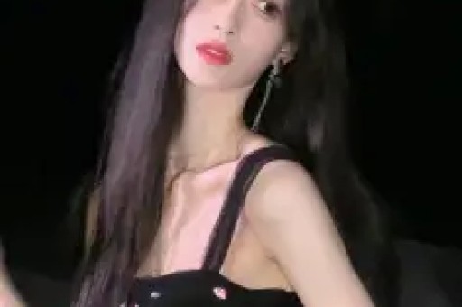 陪睡陪玩已过时！又一女星自曝潜规则当众被强吻、伸手进裤子