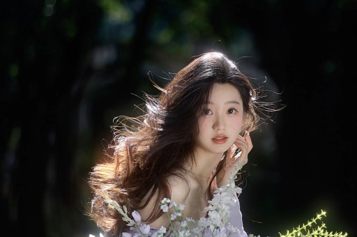 网红司晓迪直播骂白鹿素颜普通、媚男看不起人！评论区翻车连闺蜜都拆台蹭热度翻车最快的一次