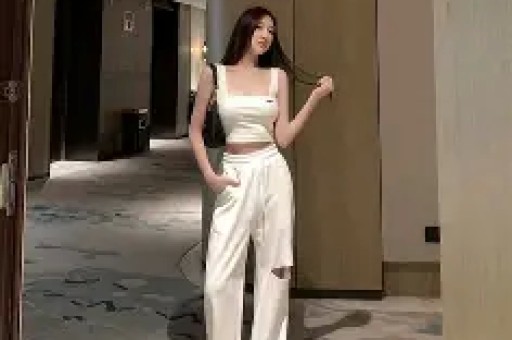 三山凌辉被曝出轨后毫不遮掩亲密姿态